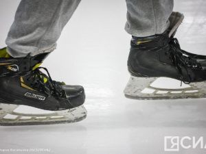 На новом крытом катке в микрорайоне Звездном Якутска ведутся работы по отделке и благоустройству