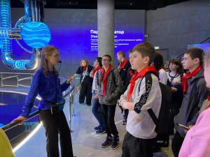 Школьники из Докучаевска побывали в Москве по приглашению Постоянного представительства республики