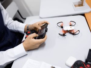 В школах села Намцы открыли центры по пилотированию дронами и анимационного творчества