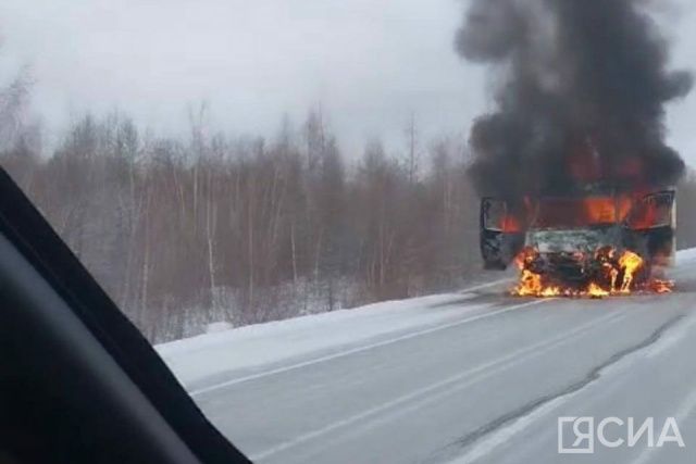 В Якутии на Вилюйском тракте загорелась «ГАЗель»