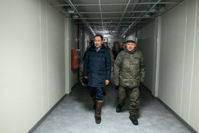 Айсен Николаев посетил новый военный городок в Тикси