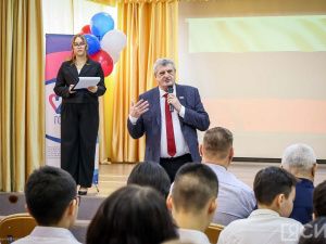 Школьникам Якутска вручили паспорта в День космонавтики