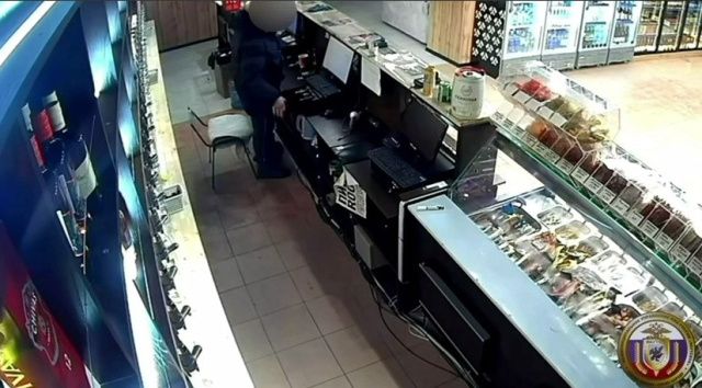 Покупатель обчистил кассу в магазине Якутска: возбуждено уголовное дело по статье «Кража»