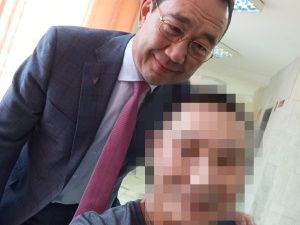 Айсен Николаев навестил якутских бойцов в главном военном госпитале