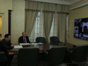 Глава Якутии провел заседание Единого координационного центра республики