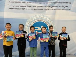 В Якутске провели соревнование по плаванию среди школьников
