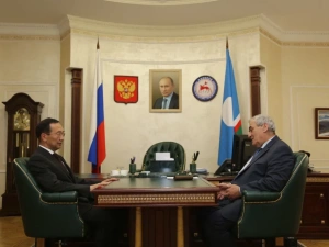 Актуальные вопросы развития Якутии обсудили Айсен Николаев и Вячеслав Штыров