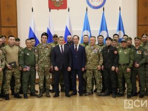 Зампред правительства России Юрий Трутнев вручил госнаграды военнослужащим и добровольцам Якутии