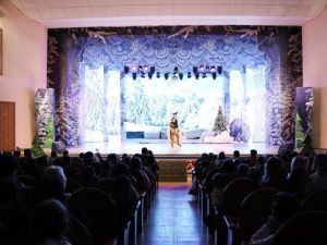 В Доме дружбы народов им. А.Е. Кулаковского состоялась ведомственная Рождественская елка с участием иллюзиониста Виктора ДэГео и фокусника Ильи Словачевского