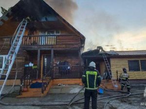 Мужчина и грудной ребенок пострадали при пожаре