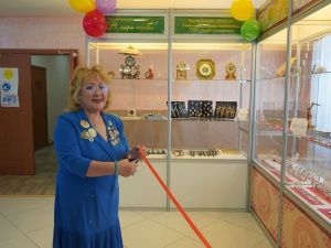 Открылась выставка Эльвиры Семеновой «В мире часов»