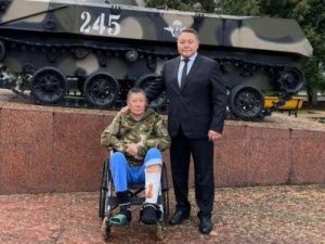 Альберт Семенов навестил якутских добровольцев в военном госпитале