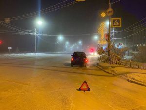 В Якутске водитель сбил женщину, переходившую дорогу на разрешающий сигнал светофора
