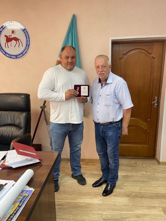 Знак «100 лет ЯАССР» как аванс к 100-летию Алдана