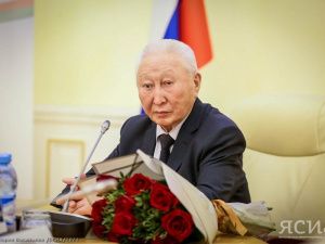 83 года исполнилось государственному и общественному деятелю Якутии Матвею Мучину