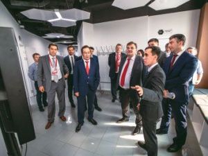 Айсен Николаев и Константин Чуйченко побывали в МФЦ и IТ-парке республики