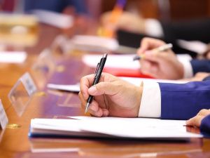 Глава Якутии поручил проработать вопросы капремонта подъездных путей к микрорайону «Звездный»