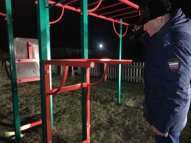 В Якутии на детской площадке погибла 9-летняя девочка