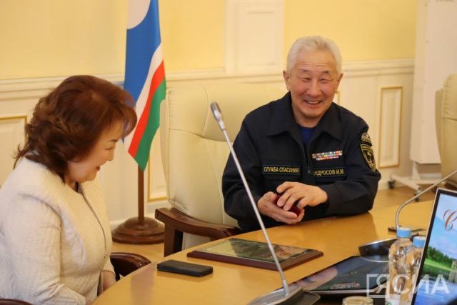 В Якутске с 65-летием поздравили руководителя Службы спасения республики Иннокентия Андросова