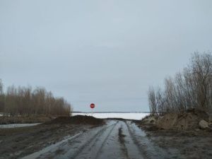 В Якутии закрыли ледовую переправу через Лену и автозимники в четырех улусах