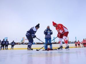 Дружеский хоккейный матч между «Легендами хоккея» и сборной Якутии закончился вничью