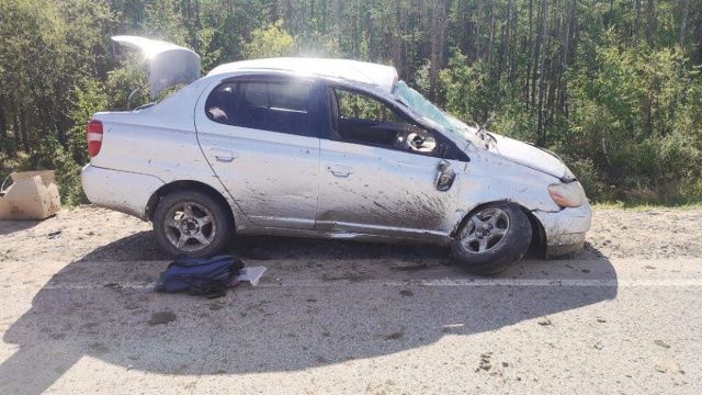 В Мегино-Кангаласском улусе опрокинулась иномарка с тремя пьяными мужчинами