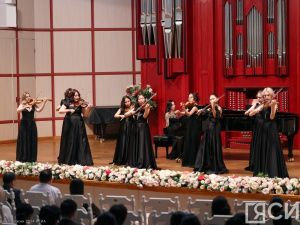 Бурными овациями завершился концерт ансамбля «Виртуозы Якутии» в Казахстане