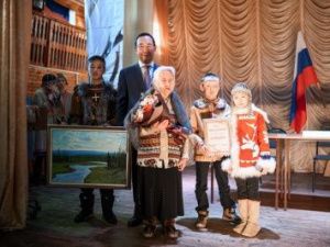 Айсен Николаев поздравил с юбилеем старейшину династии оленеводов села Иенгра