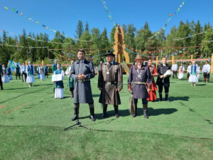 В Сунтарском улусе Якутии проходит Ысыах к 125-летию Сергея Зверева - Кыыл Уола