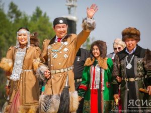 Айсен Николаев поздравил якутян с Днем национальных культур народов республики