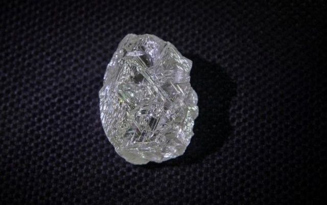 Алмаз массой почти 200 карат добыт в Якутии