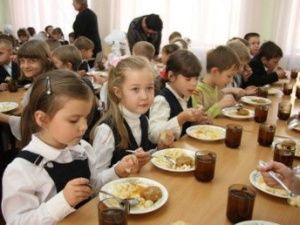 В Якутии идет подготовка к обеспечению горячим питанием всех учеников младших классов