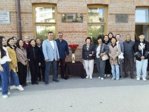 В Якутске установили мемориал выдающемуся общественно-научному деятелю