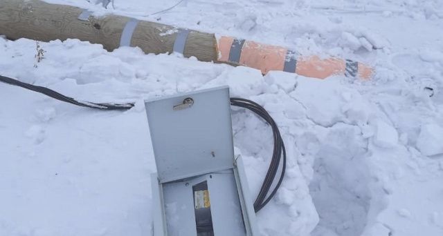 В Якутии самолет Ан-24 не смог разминуться с опорой ЛЭП