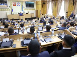 Айсен Николаев открыл первое заседание 7 созыва Госсобрания (Ил Тумэн) Якутии