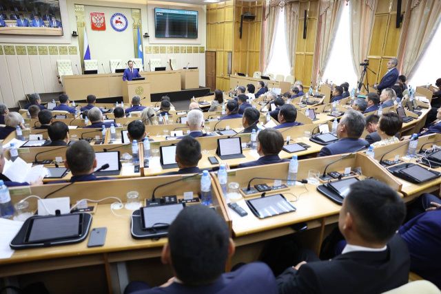 Айсен Николаев открыл первое заседание 7 созыва Госсобрания (Ил Тумэн) Якутии