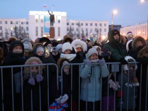 В Якутске состоялась торжественная церемония зажжения первой новогодней елки в стране