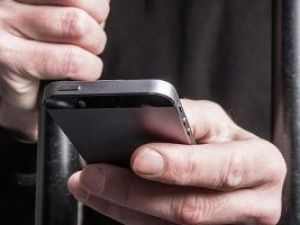 Житель Мирного, находясь в колонии, украл у 50 человек более 900 тысяч