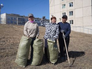 Дом дружбы народов встретил май субботником
