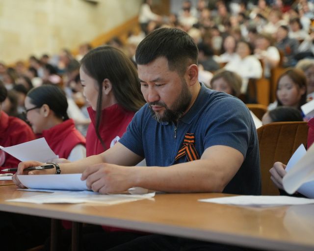 Мэр Якутска принял участие в Диктанте Победы