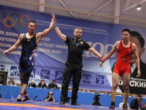 Фоторепортаж. Главные схватки чемпионата Якутии по вольной борьбе