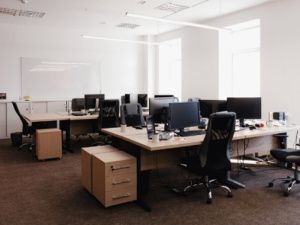 Прокуратура Момского района выявила нарушения при закупке мебели на 300 тысяч рублей