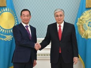 Президент Казахстана Токаев встретился с главой Якутии Николаевым