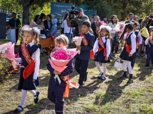 Учеников и студентов Высшей школы музыки поздравили в День знаний