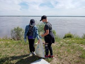 Юные покровчане трудятся на благо родного города