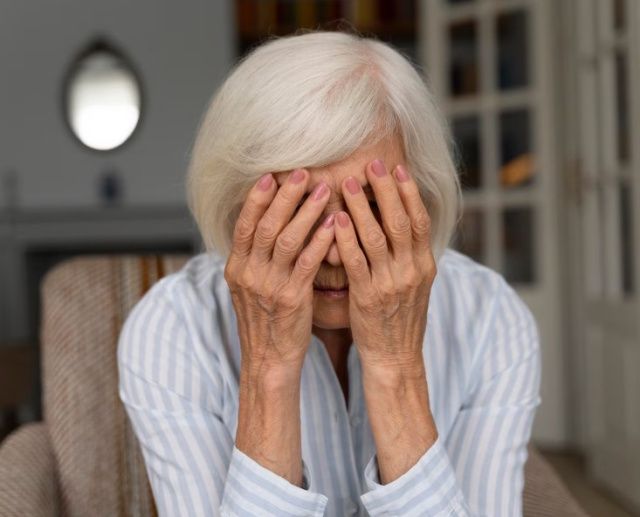 В Усть-Алданском улусе сосед украл 165 тысяч рублей из квартиры пенсионерки