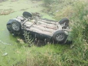 В Мархе автомобиль вылетел с дороги в озеро, пострадали три человека