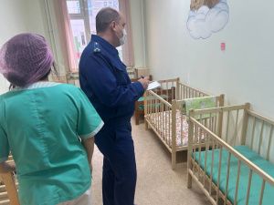 Пятилетний ребенок травмировал младенцев: Суд взыскал 350 тысяч рублей с центра для детей-сирот в Якутске