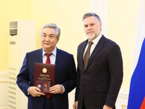 Кирилл Бычков вручил государственные награды лучшим юристам Якутии