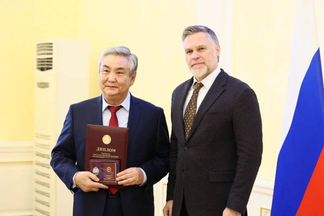 Кирилл Бычков вручил государственные награды лучшим юристам Якутии